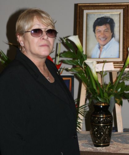 Samedi 12 janvier 2008 - Diane assiste au service comémoratif pour son époux Daniel