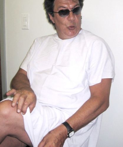 Autour du 12 Décembre 2007 Une semaine après avoir subi une chirurgie importante Daniel faisait rigoler ceux et celles qui lui rendaient visite à l'hopital